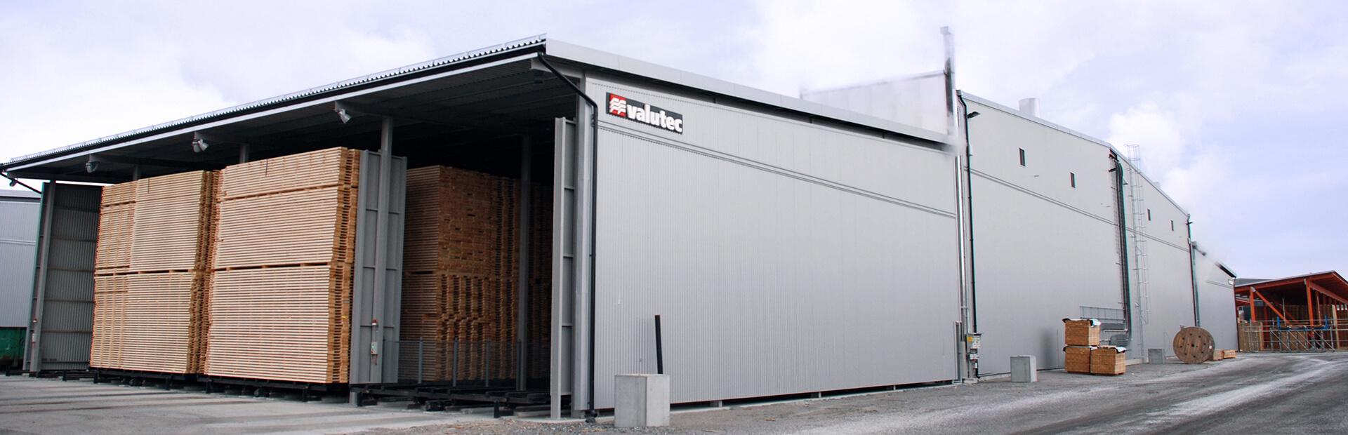 Kanaltork OTC från Valutec med virkeslast inuti.