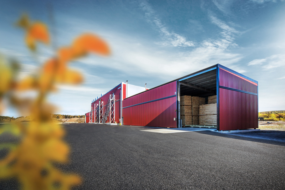 Röd fasad på en kanaltork från Valutec.