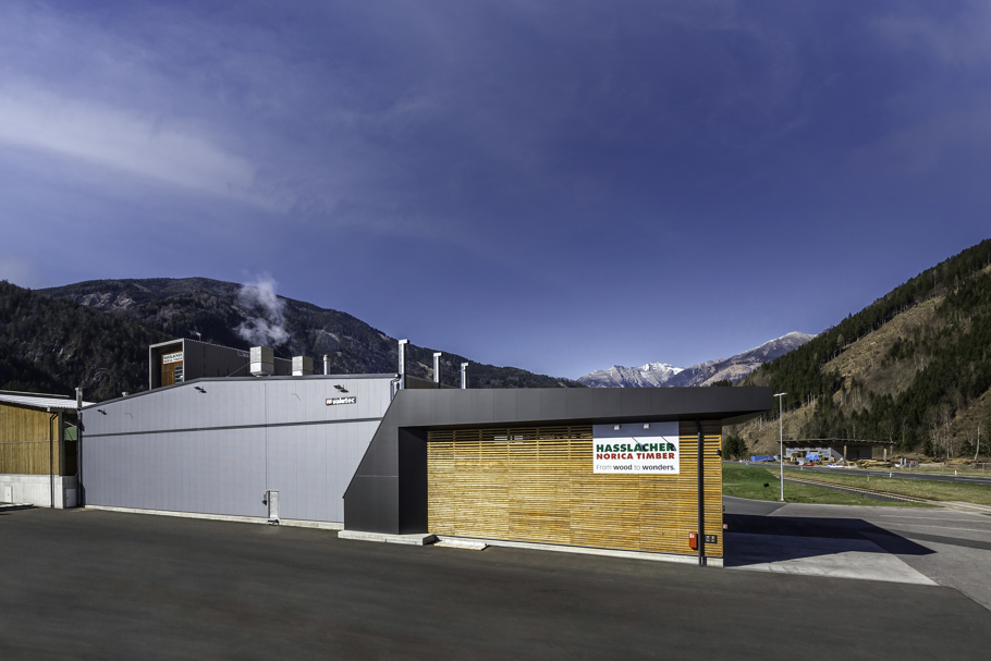 Fasad på en kanaltork från Valutec hos Hasslacher Group.