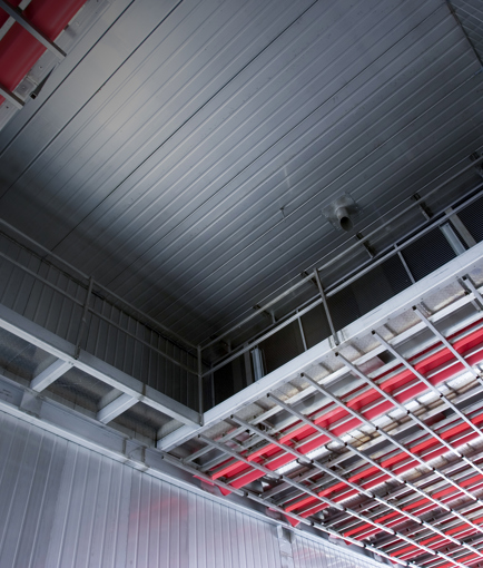 Insidan av taket på en virkestork.